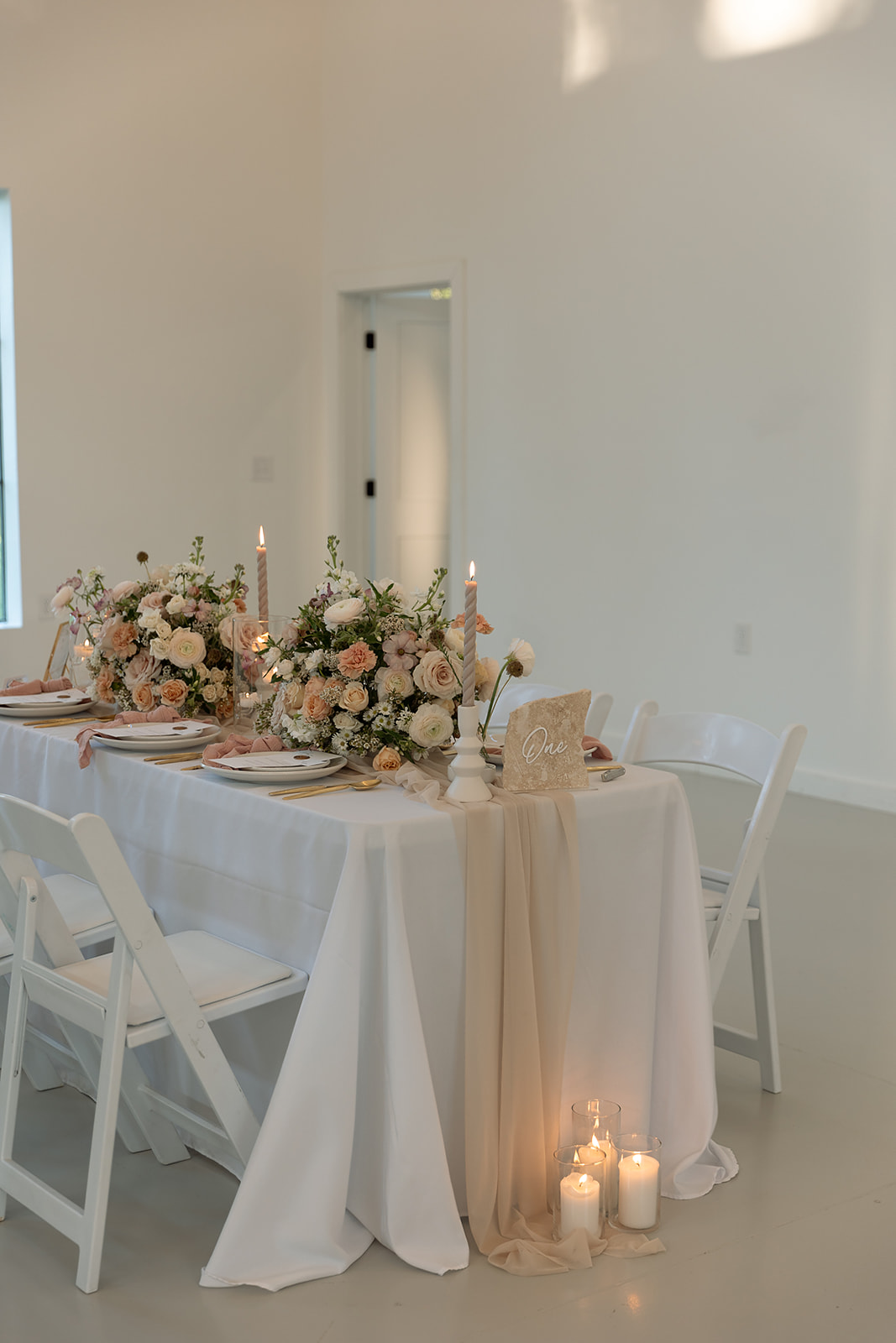 romantic neutral wedding venue table set up, modern dreamy space at tennessee wedding venue